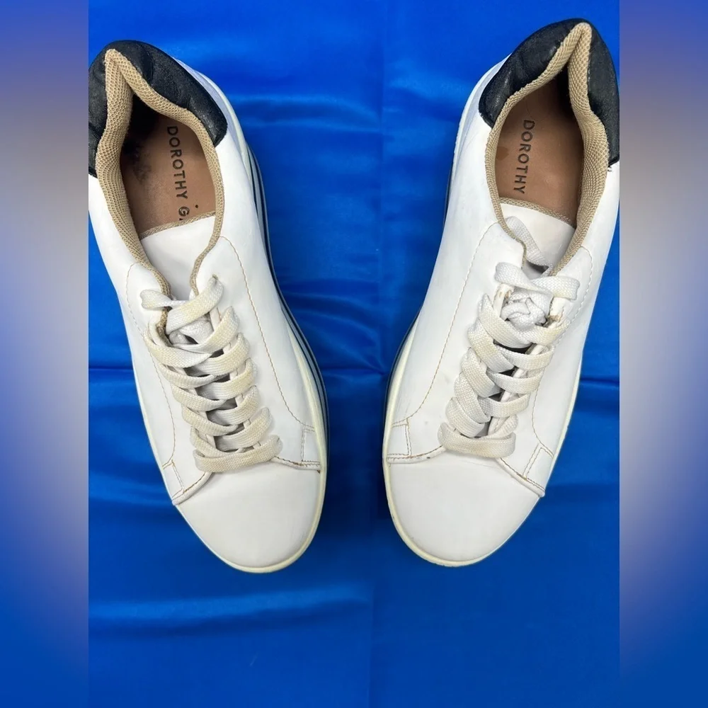 Vintage 90s Dorothy Gaynor Platform black White Sneakers 7.5 (SN)